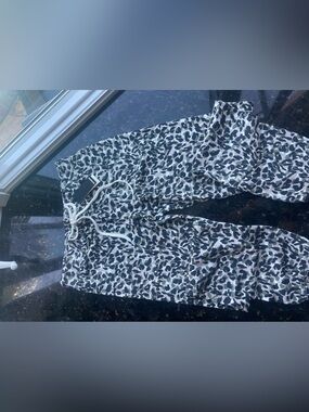 Monrow Black & White Leopard Lounge Pants Green